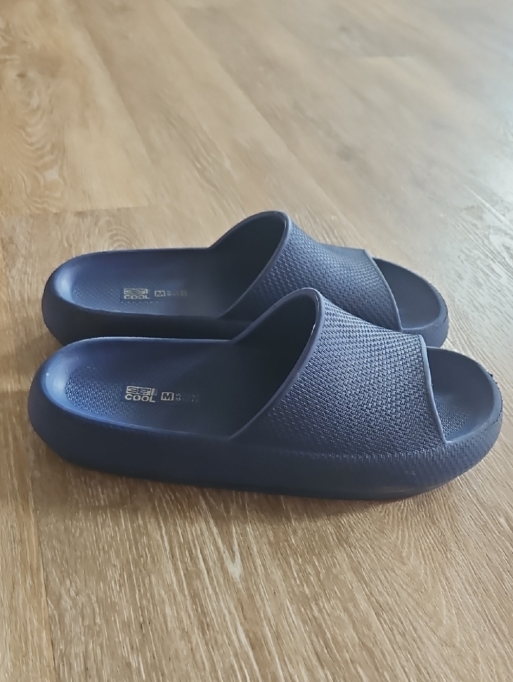 32 DEGREES Cool Cushion Slide Wear Anywhere men's 5.5-6.5 women's 7.5-8.5 navy